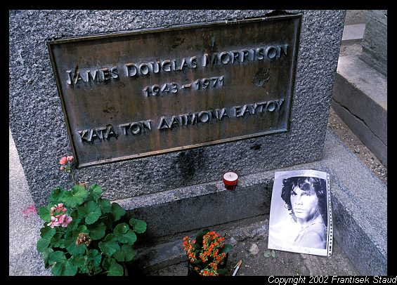 Paris-cimetiere-du-pere-lachaise-17_3