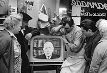 Photographie - intervention télévisée du général De Gaulle dans les années 1960